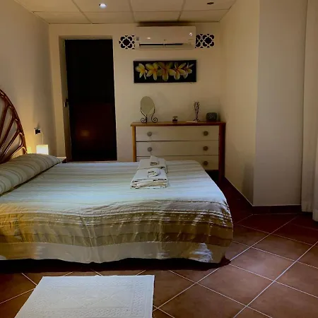 Grazioso In Casa Con Giardino La Maddalena (Sassari)