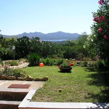 Dom wakacyjny Grazioso In Casa Con Giardino *